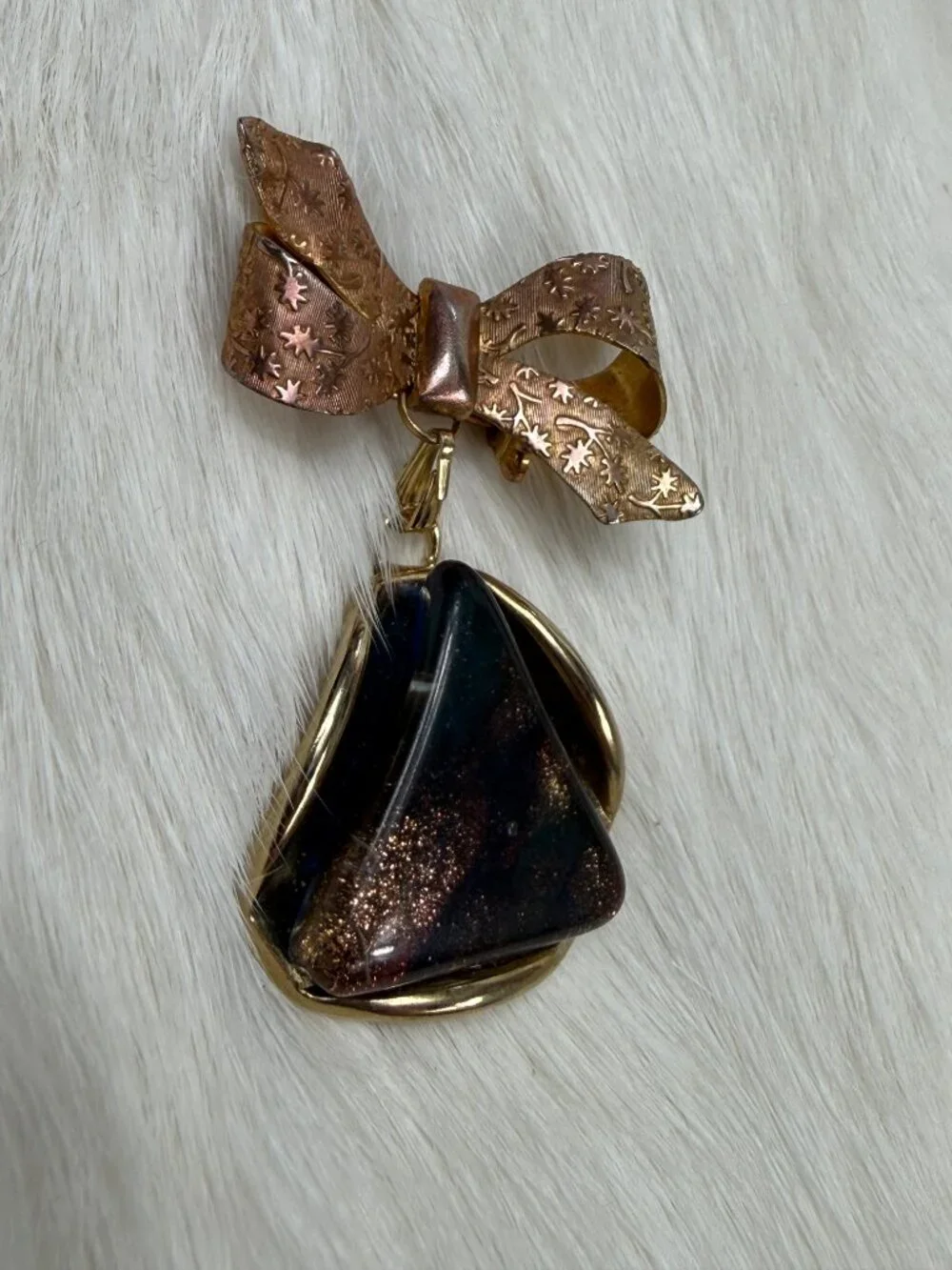 Vintage Gold Tone Textured Ribbon Bow w/ Art Glass Cab Dangle 2